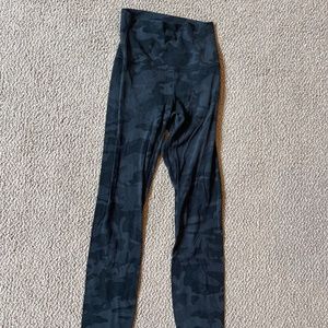 Lululemon black camo 28'' align leggings